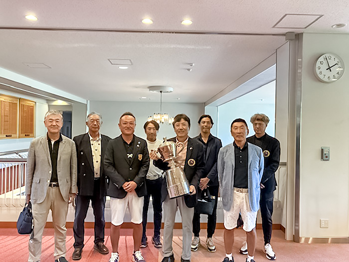 決勝ラウンドに進出した全員で記念撮影